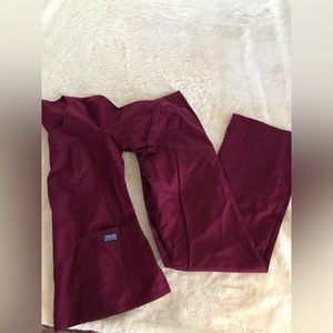 Cherokee Scrub set. Burgundy.